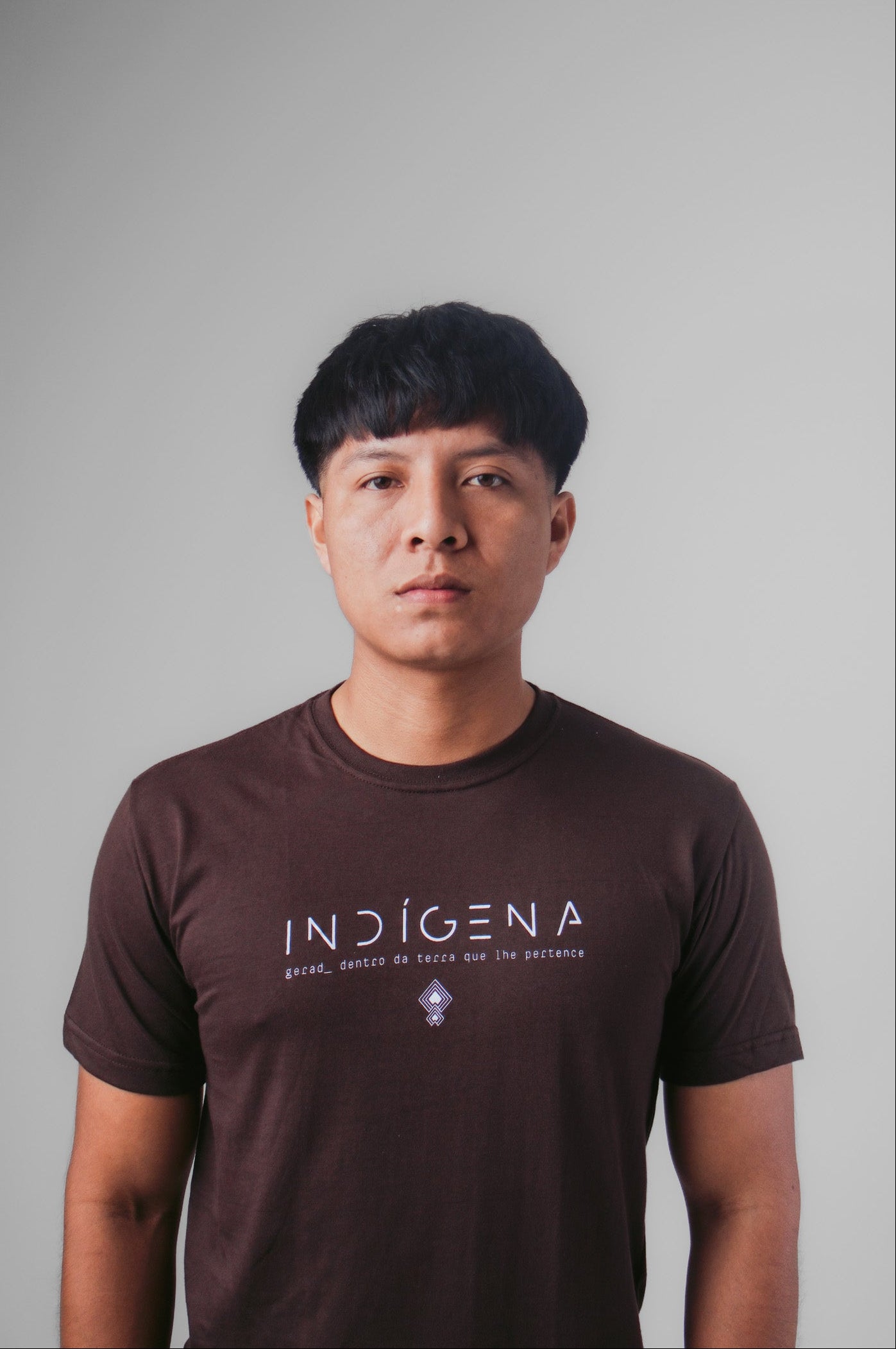 CAMISETA INDÍGENA - MARROM
