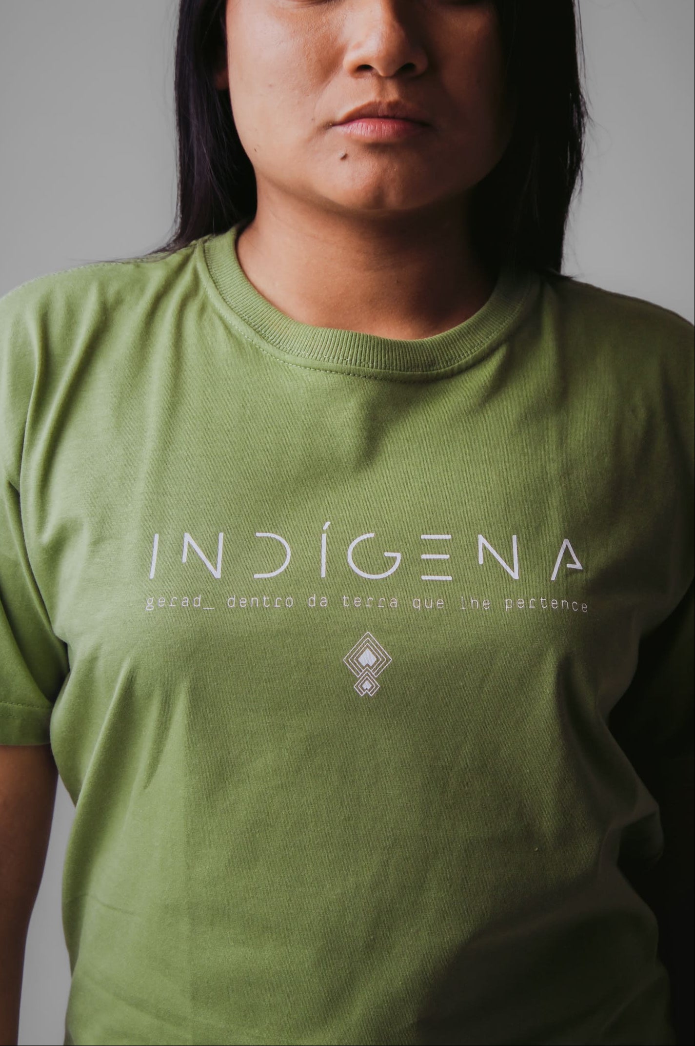 CAMISETA INDÍGENA - VERDE OLIVA