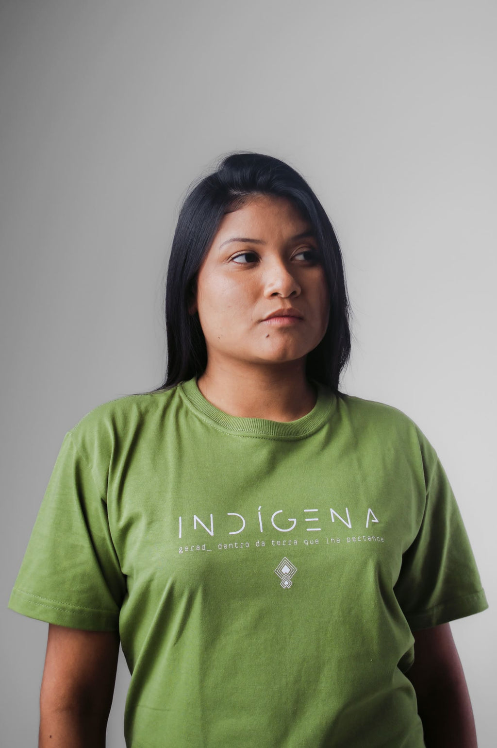 CAMISETA INDÍGENA - VERDE OLIVA