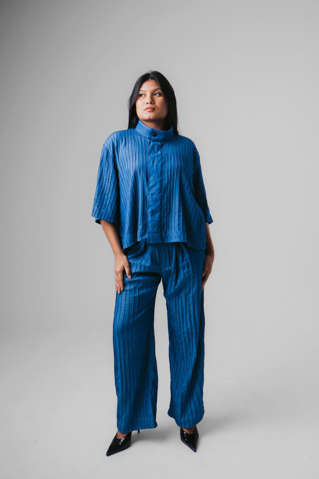 CALÇA RETA FOLHA DE CARANÁ - AZUL