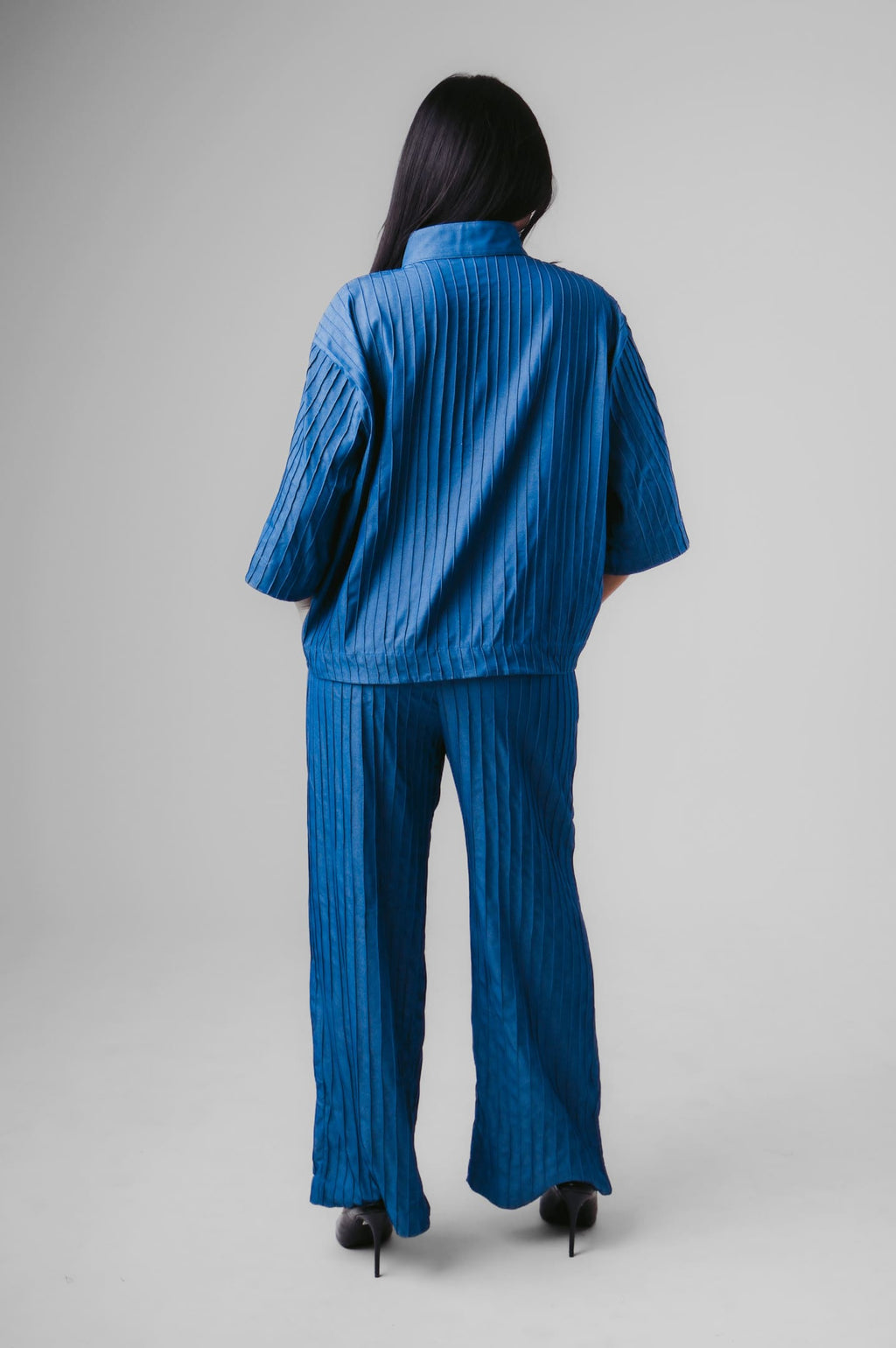 CALÇA RETA FOLHA DE CARANÁ - AZUL
