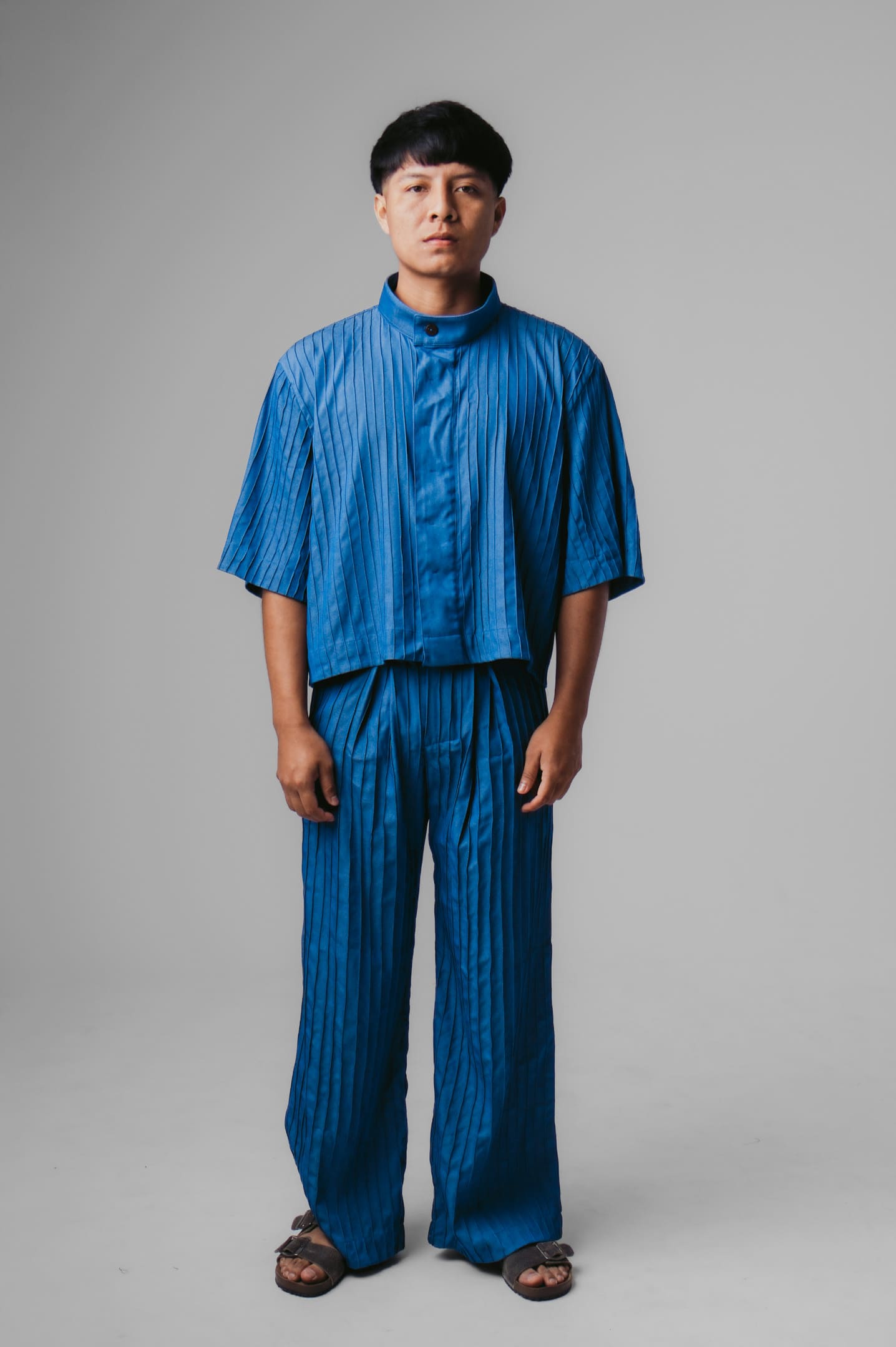 CALÇA RETA FOLHA DE CARANÁ - AZUL