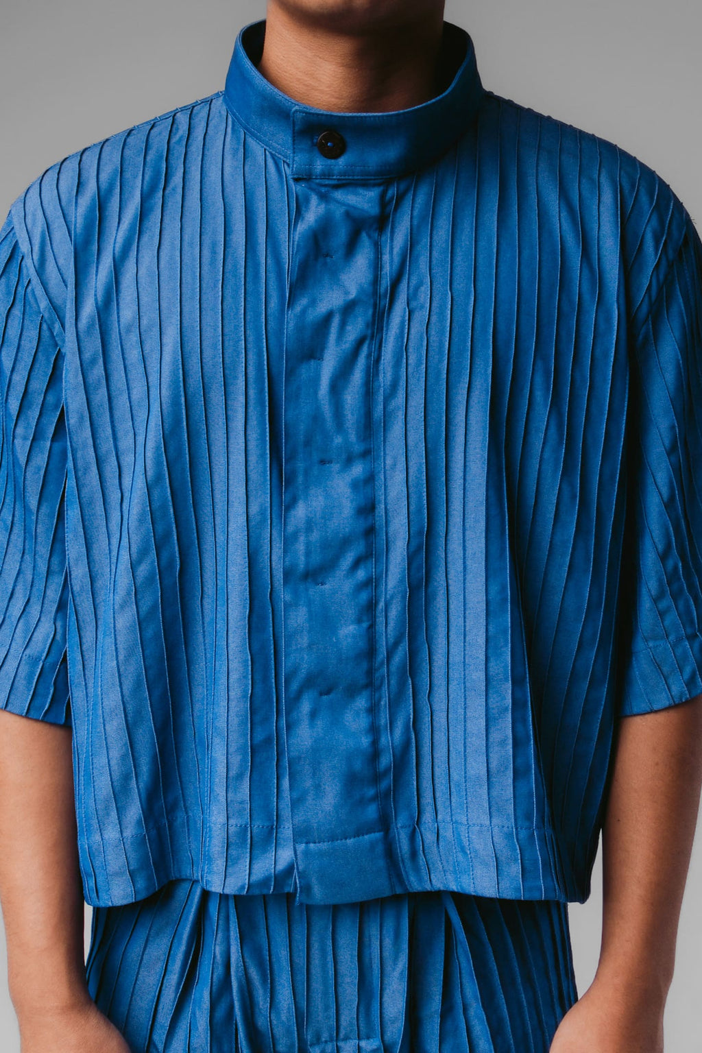 CAMISA CROPPED FOLHA DE CARANÁ - AZUL