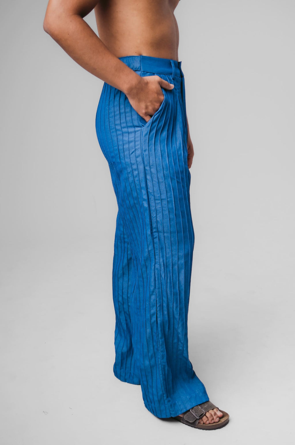 CALÇA RETA FOLHA DE CARANÁ - AZUL