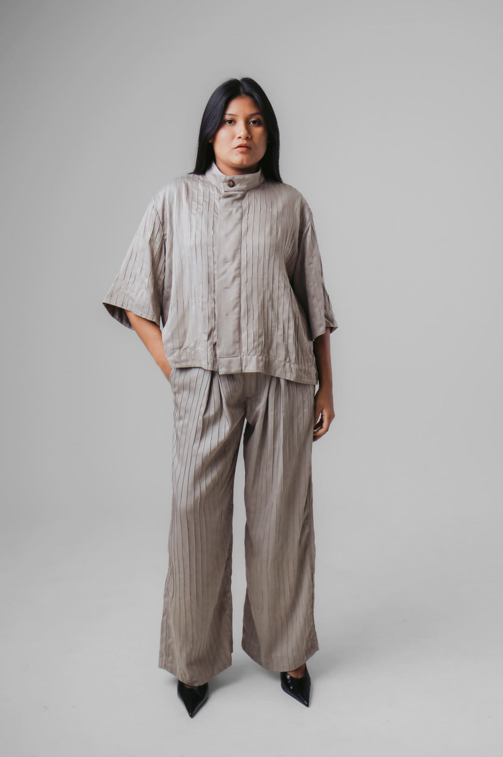 CAMISA CROPPED FOLHA DE BURITI - GRAFITE MANIOCOLOR