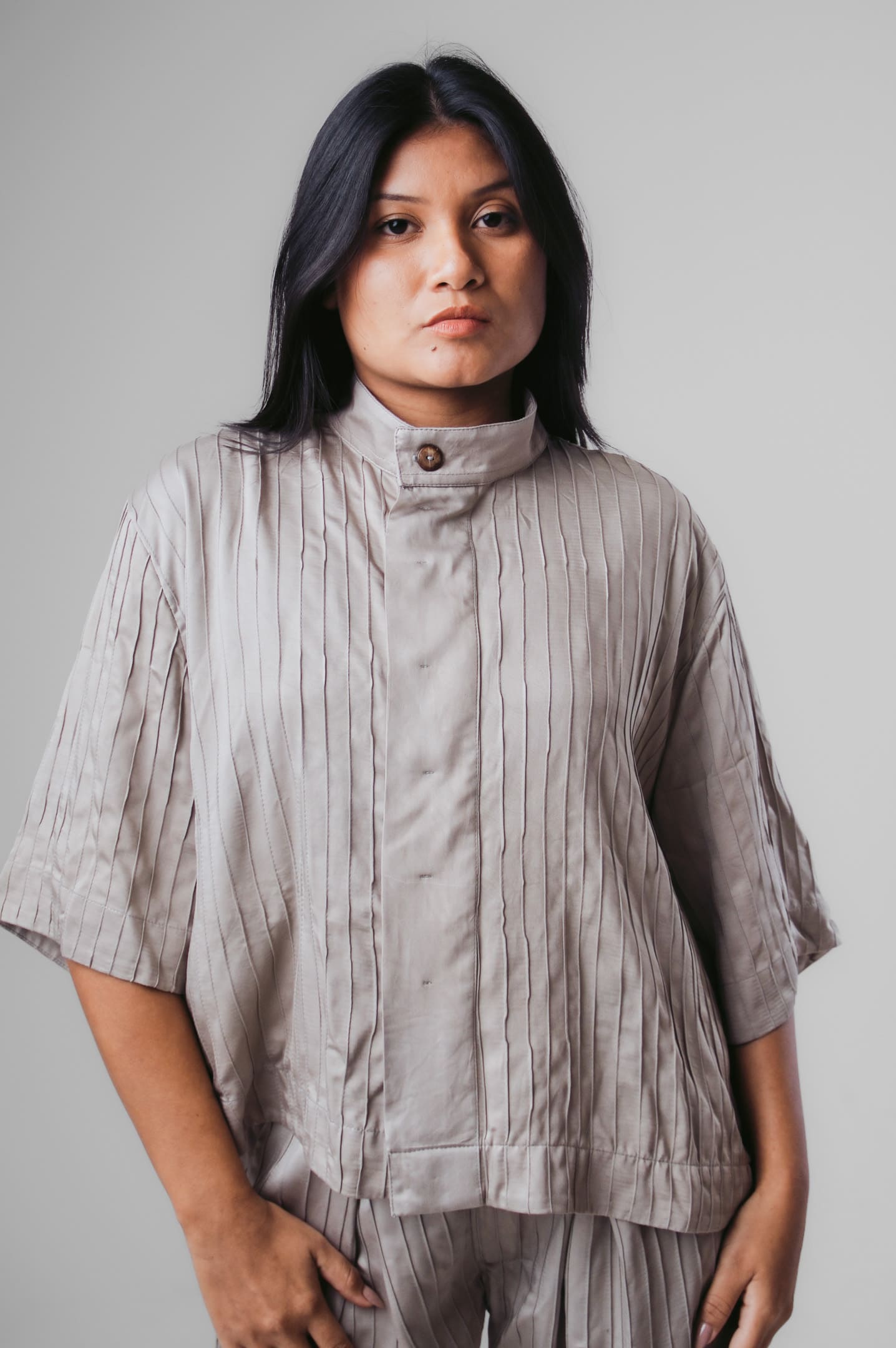 CAMISA CROPPED FOLHA DE BURITI - GRAFITE MANIOCOLOR