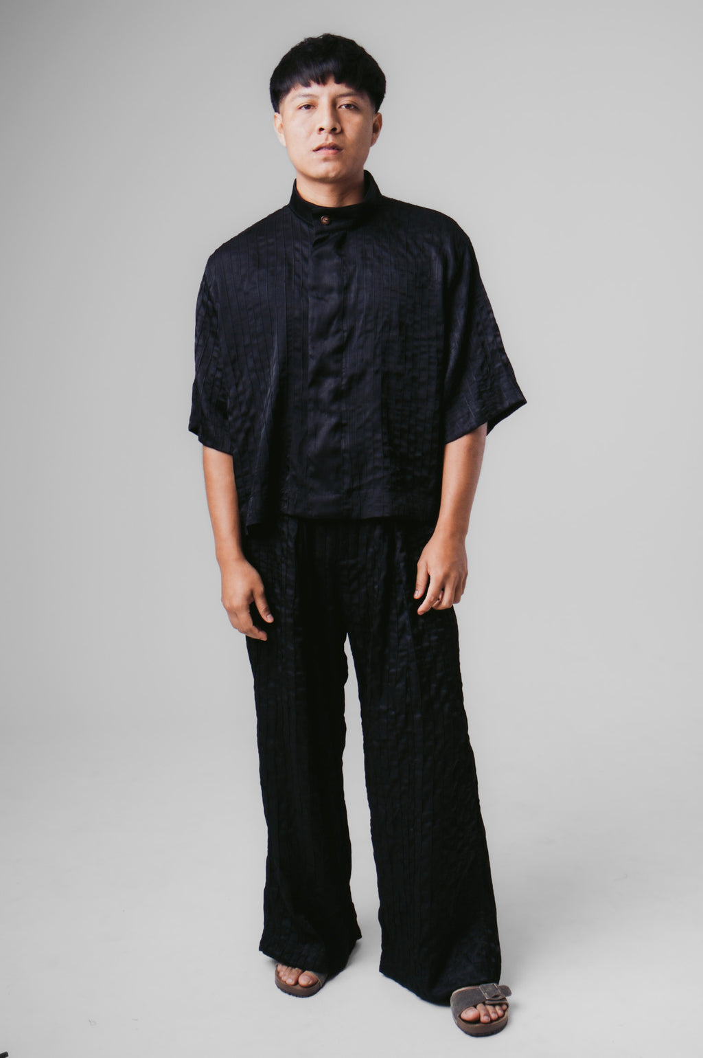 CAMISA CROPPED FOLHA DE CARANÁ - PRETO