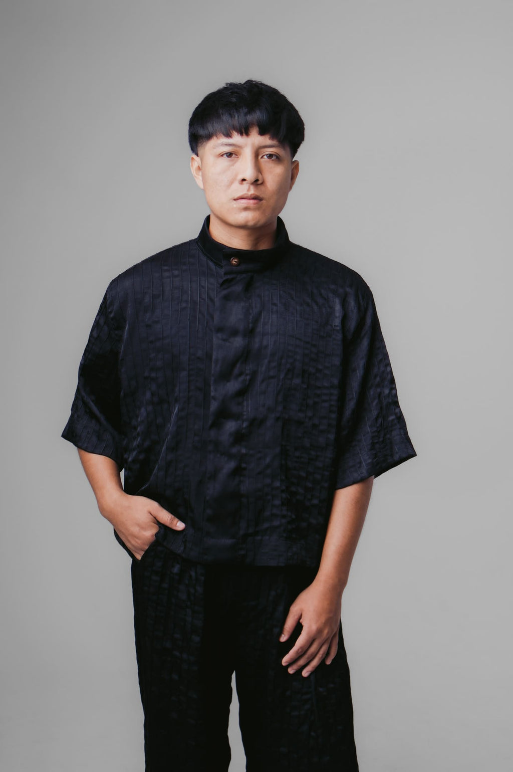 CAMISA CROPPED FOLHA DE CARANÁ - PRETO