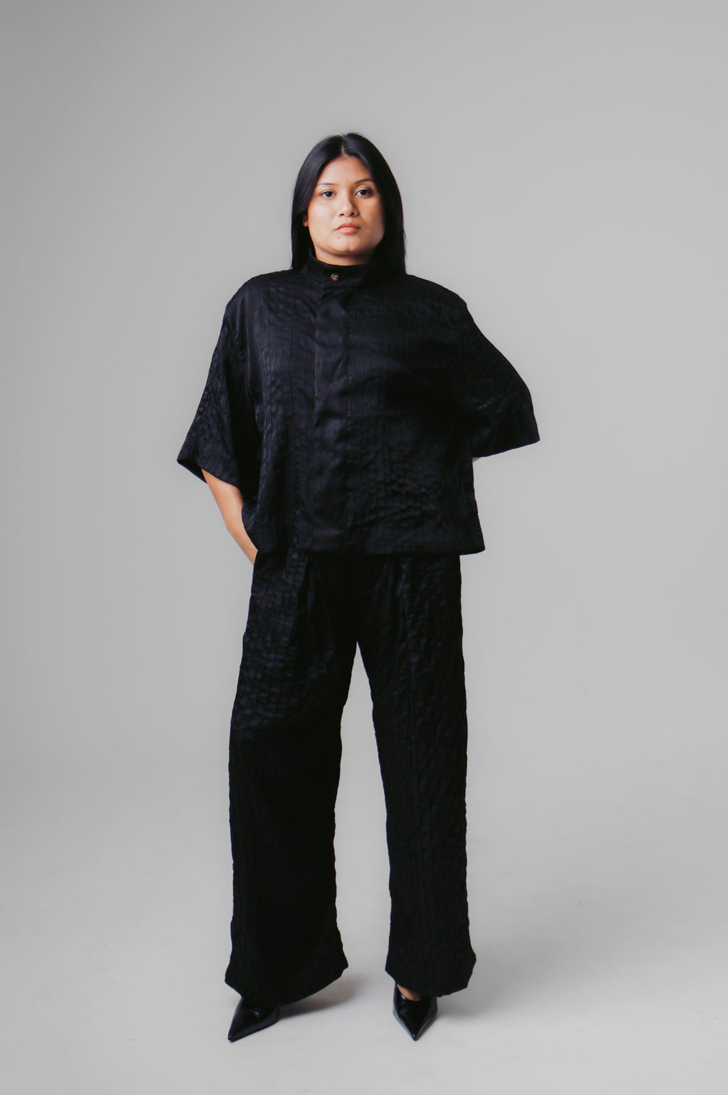 CAMISA CROPPED FOLHA DE CARANÁ - PRETO