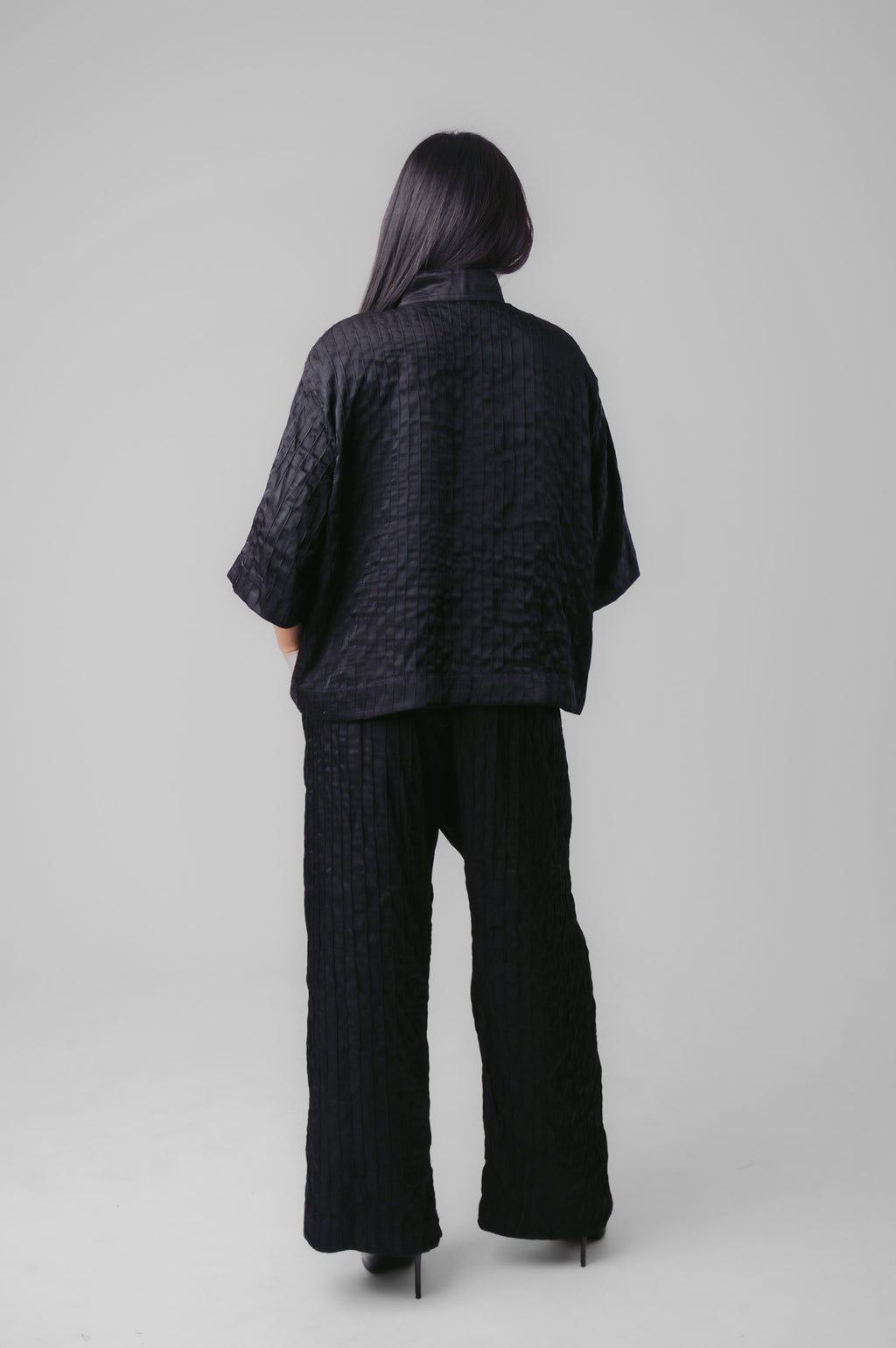 CAMISA CROPPED FOLHA DE CARANÁ - PRETO