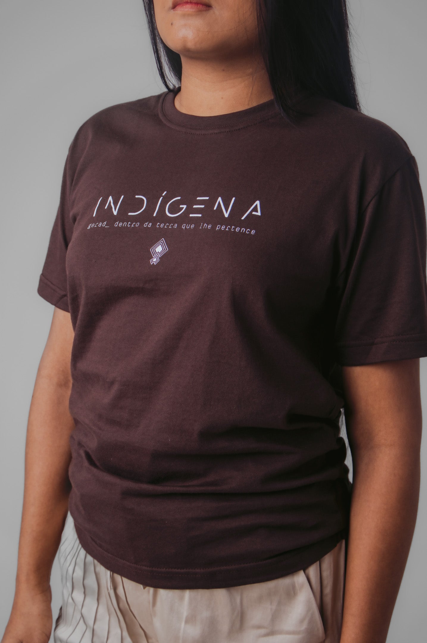 CAMISETA INDÍGENA - MARROM